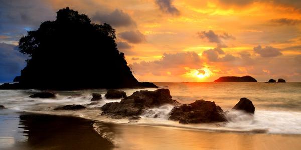 The beautiful beaches of Manuel Antonio national park