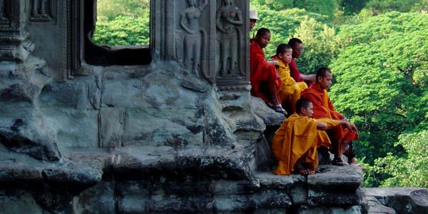 cambodia angkor wat monks