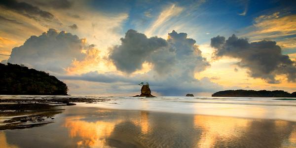 A view from one of the beaches around Manuel Antonio Park