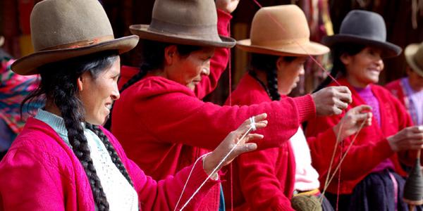 Peruvian women weavers
