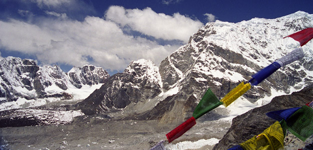 everest prayer flags