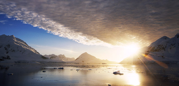 Antarctica_landscape_mountains_sunset-banner