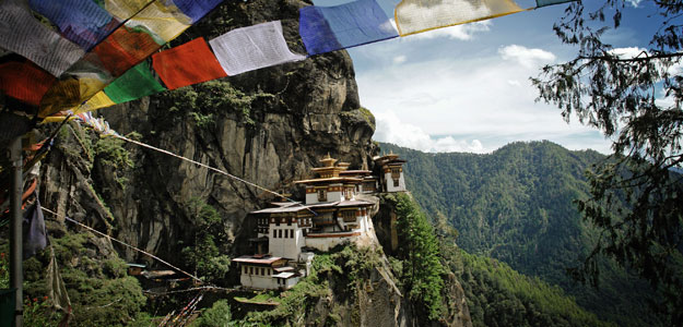 Adbhd-bhutan-monastery-mountain-flags-is-11375121-or-rgb