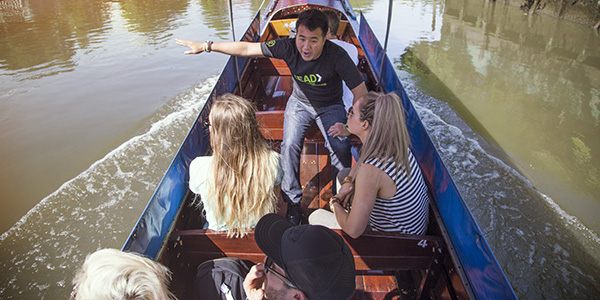 Atbh-thailand%20bangkok%20canal%20longboat%20tour%20travellers%20group-jordan%20lloyd%202013-img00106%20processed%20lg%20rgb