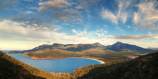 Australia-tasmania-wineglass-bay-landscape-is-12521177-lg-rgb-oats