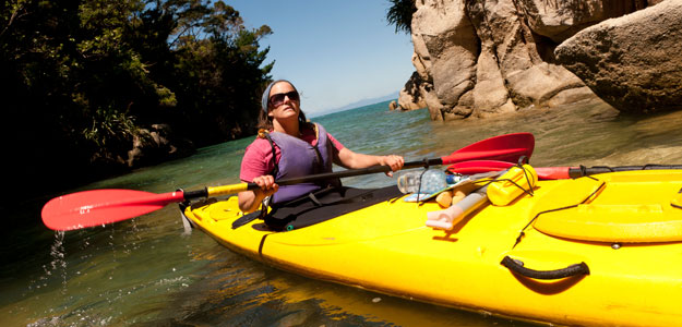 Onbi-new-zealand-abel-tasman-sea-female-kayak-cliff-is-15341685-or-rgb