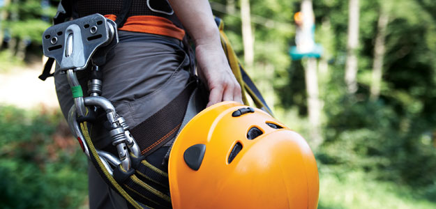 Costa-rica-zipline-traveller-is-10504013-md-rgb