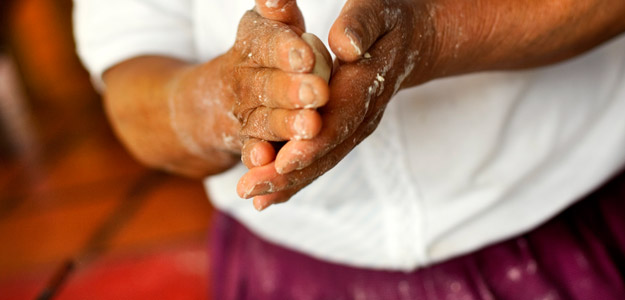 Cmmm_banner_mexico_local_woman_making_food