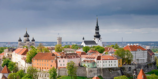 Estonia-tallinn-toompea-hill-town-castle-is-exvs