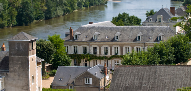 Efaa-france-blois-loire-valley-town-river-is-6748233-or-rgb