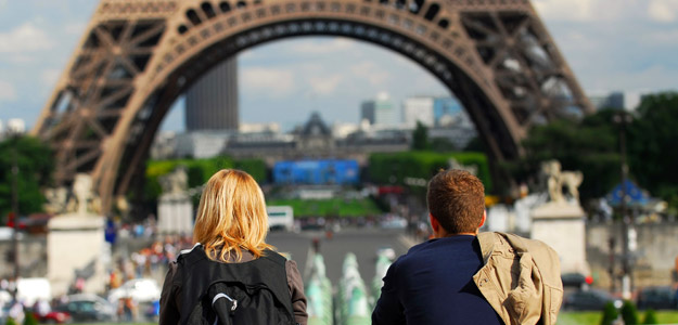 Efpv_banner_france_paris_eiffel_tower_couple