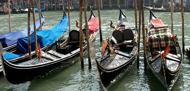 Eiul_banner_italy_venice_gondolas