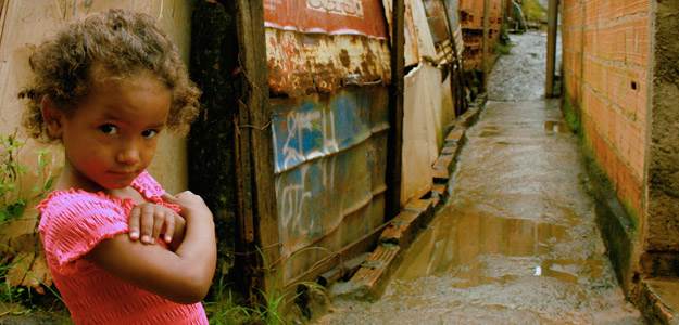 Tszpbn_banner_brazil_cafezal_favela_girl