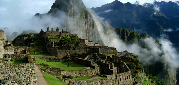 Ppp_banner_peru_landscape_ruins_machu_picchu_clouds