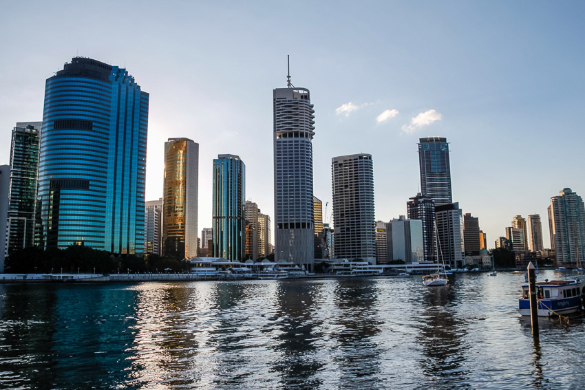 Dusk falls on the Brisbane River.