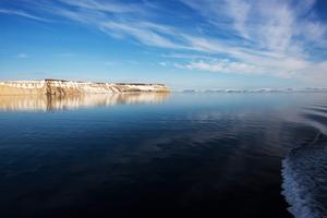 Wondering whether to head north or south? Here’s how the Arctic and Antarctica compare for your very first polar adventure