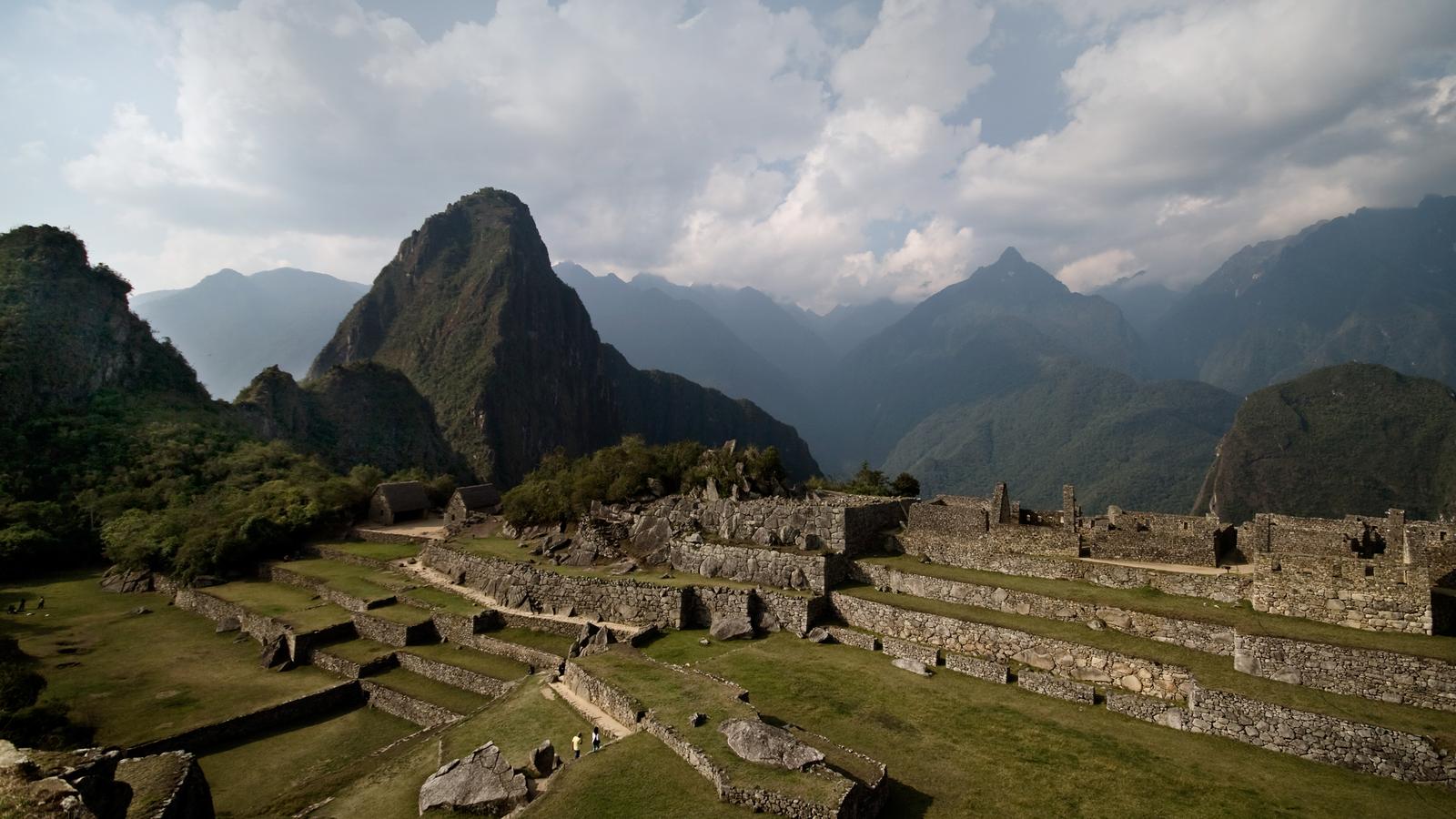 Wide photograph of the interior of Machu Picchu