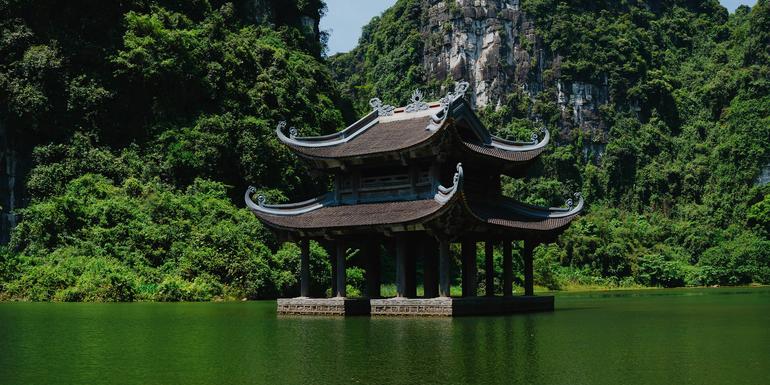 Signature: Vietnam from the Mekong Delta to Hanoi