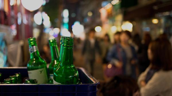 Thirsty for a genuine ‘taste’ of Korea? Alcohol takes up a decent percentage of it by volume! Here’s six tips to help you through a night of drinking in the Land of the Morning Calm.