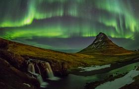 G Adventures' own Stu Darnley shares his top tips for taking pics of the Aurora Borealis
