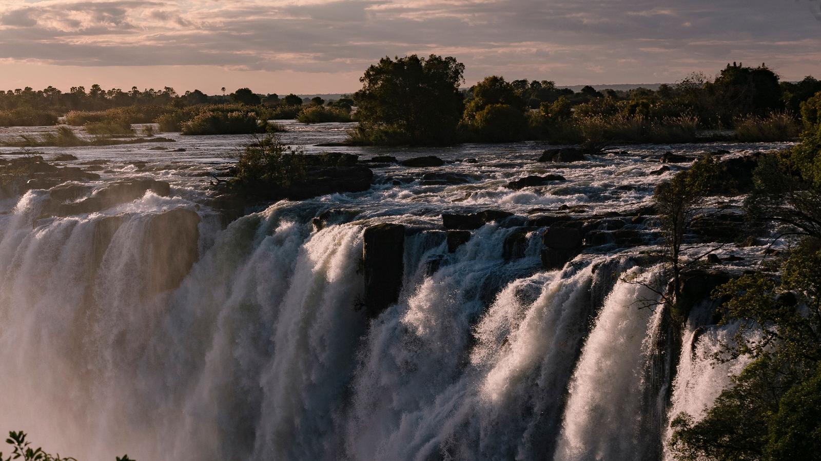 Highlights of Botswana & Zimbabwe