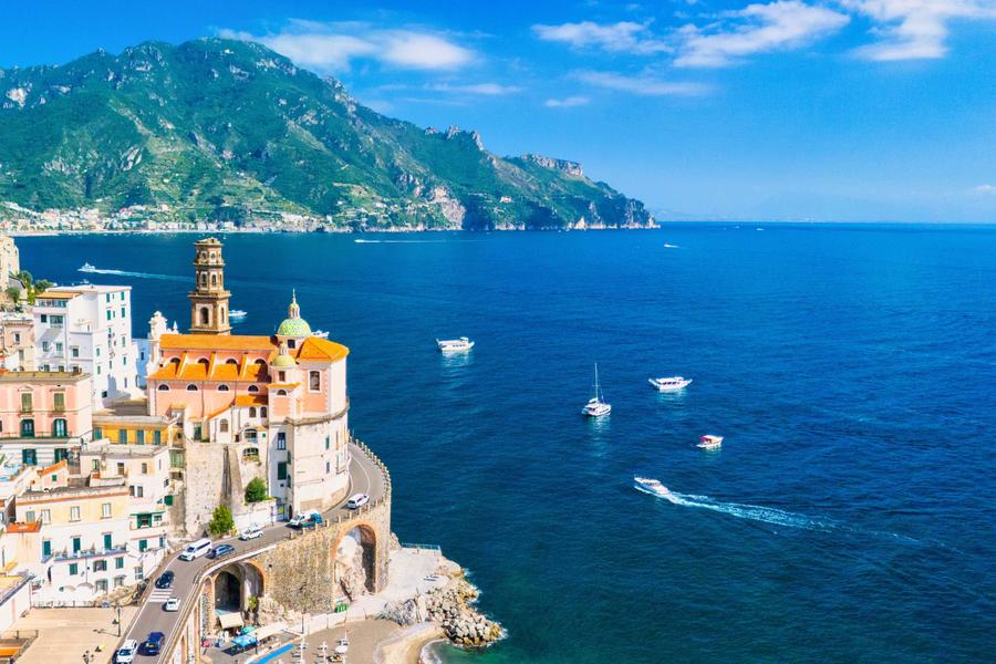 Discover the Amalfi Coast’s highlights, from picturesque towns and scenic hikes to hidden gems and unforgettable experiences