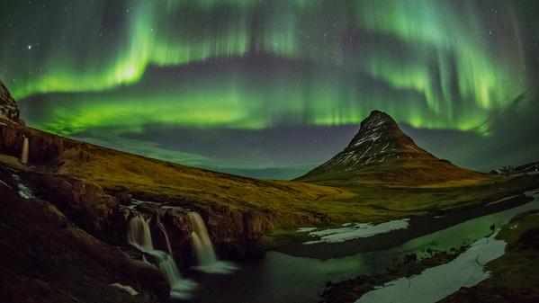 G Adventures' own Stu Darnley shares his top tips for taking pics of the Aurora Borealis