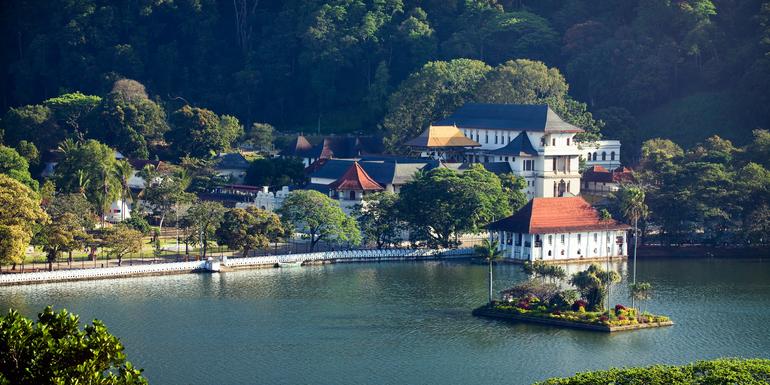 Sri Lanka Express tourhub | G Adventures | Sri Lanka Express