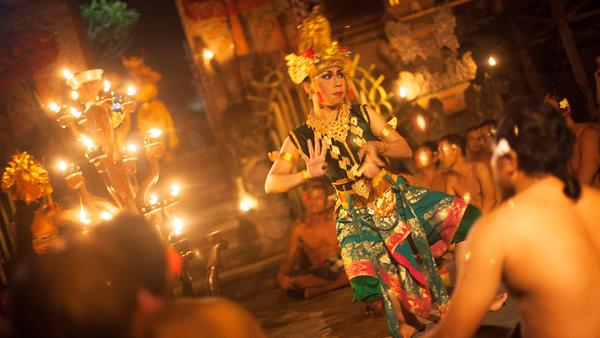woman in traditional costume dancing an Indonesian dance