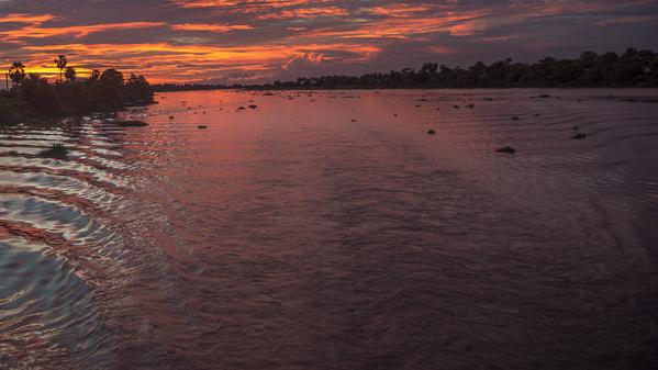 Want to connect with Cambodia? Enjoy a deeper and more meaningful travel experience with these five tips.