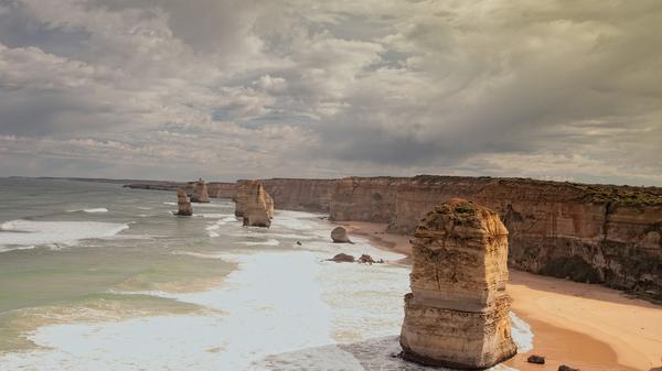 Eager to sink your teeth into Australia but feel overwhelmed by its massiveness? Wanderer-in-Residence Gary Arndt shares his state-by-state list of the top things to see Down Under.