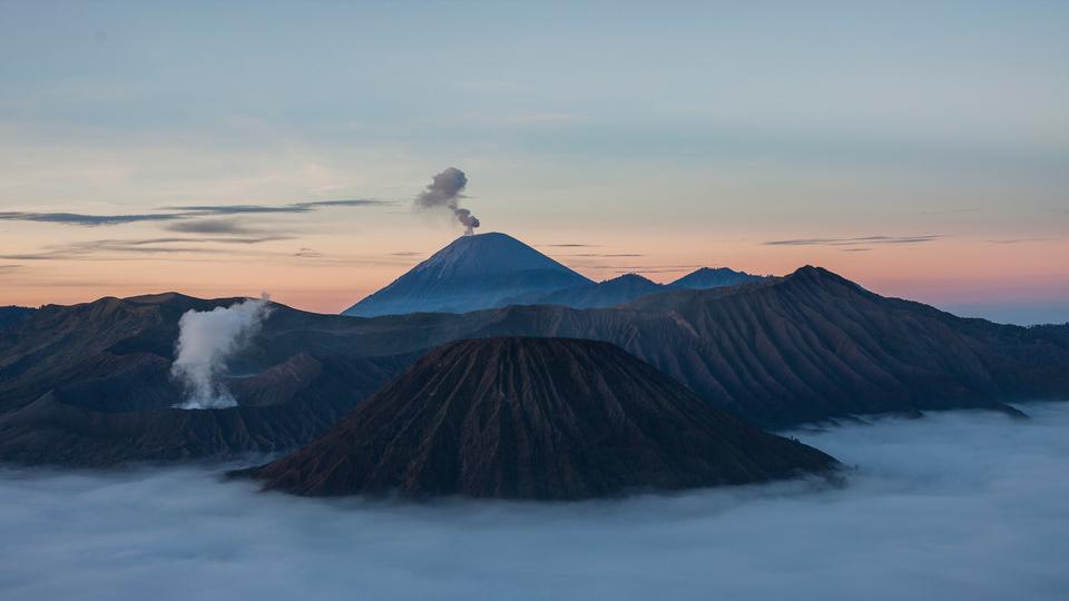 Visual Adventure Java S Bromo Borobudur G Adventures