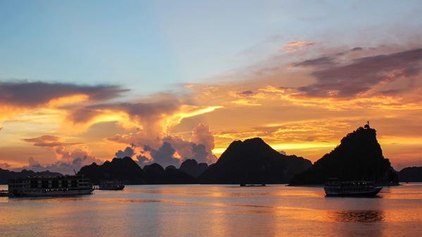 The week on 7 Seconds we take on magic hour in Vietnam to watch a fisherman try to get one last catch of the day