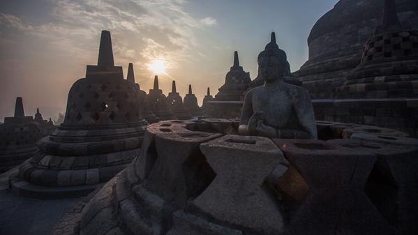 Forge true connections while exploring destinations made famous in the pages of National Geographic magazine.