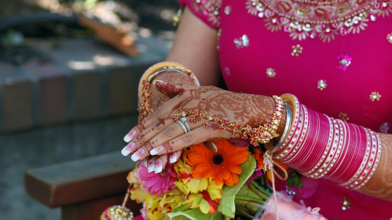 Details of the henna worn by a Hindu bride