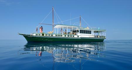 Maldives Cruise: Indian Ocean Dhoni Life
