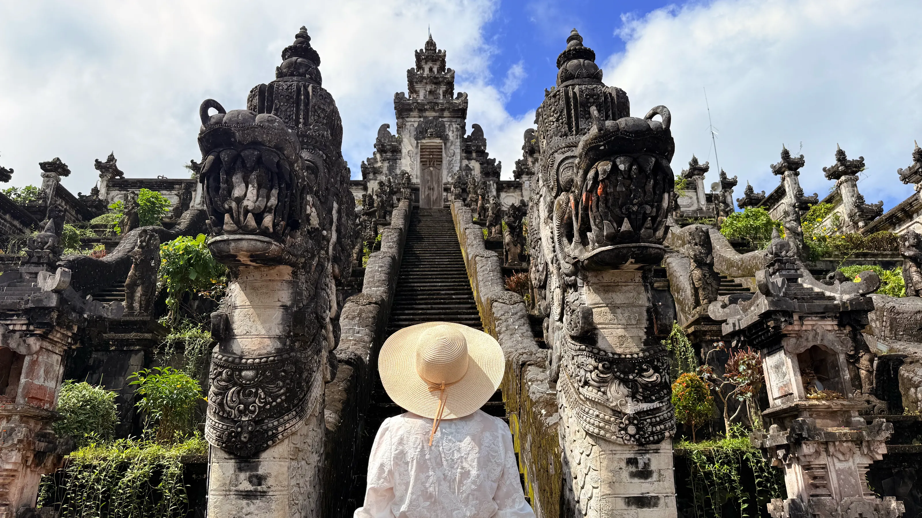 Solo travel in Indonesia: your go-to guide