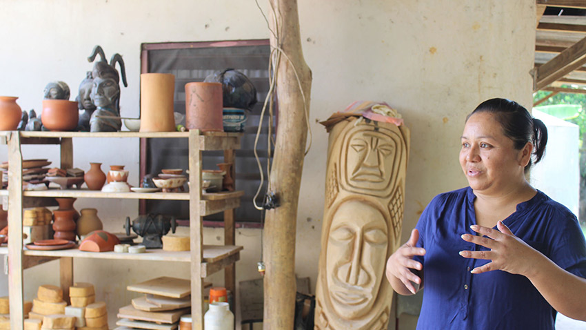 See the traditional pottery techniques of these Mayan masters on the “Mayan Encounter” tour.