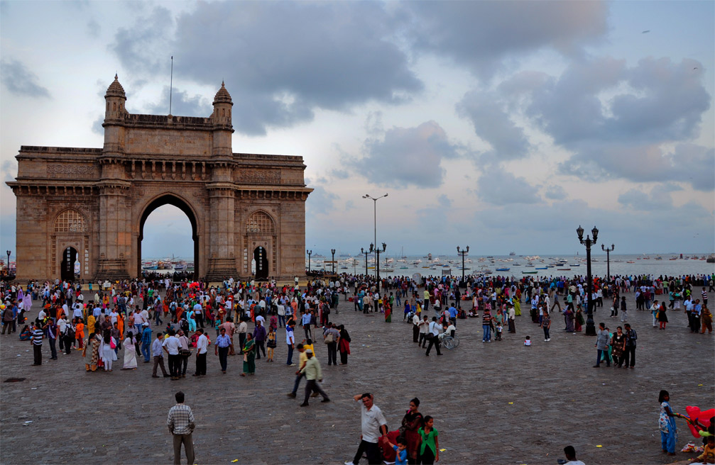 Families gather at dusk at the Gateway of India. Photo courtesy I for Detail.