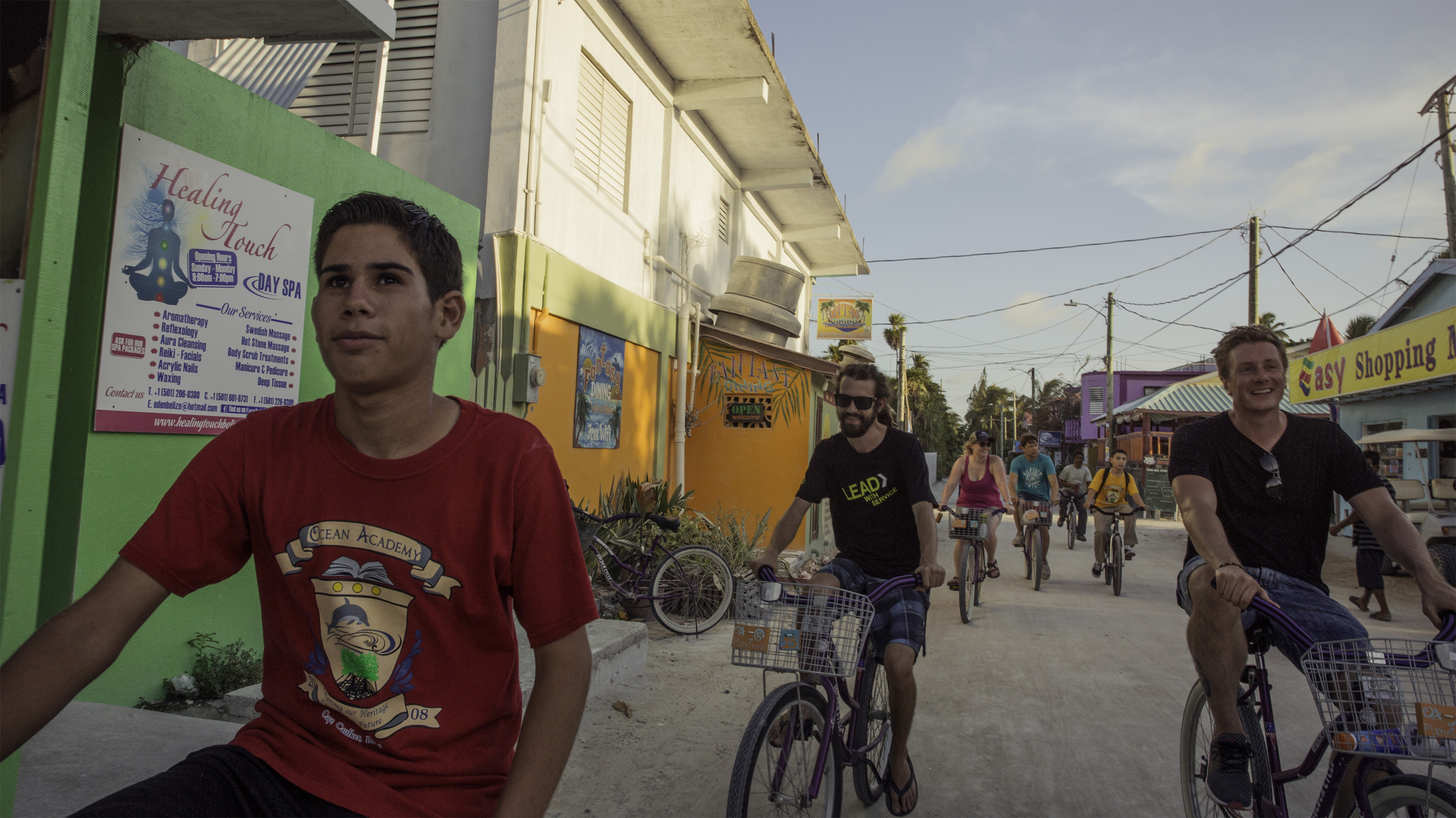 Travellers give students in Belize the opportunity to practice their guiding skills while offering travellers a unique experience.