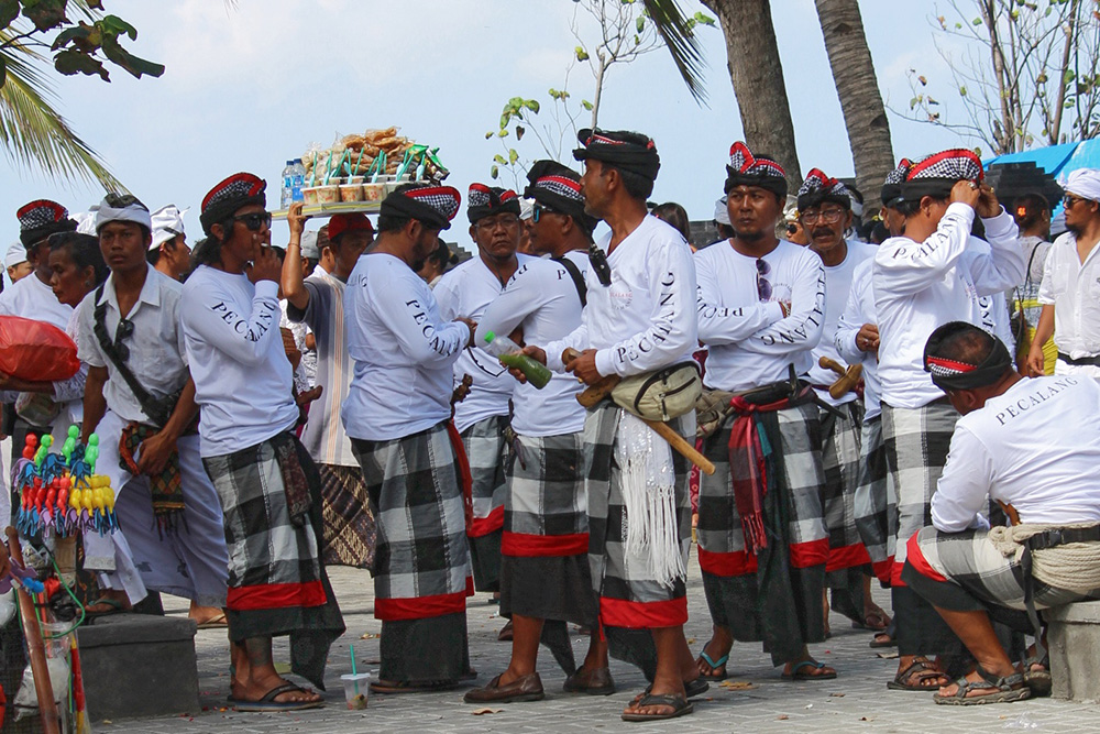 Men in Bali wear the traditional saput poleng cloth. Photo courtesy of Sue.