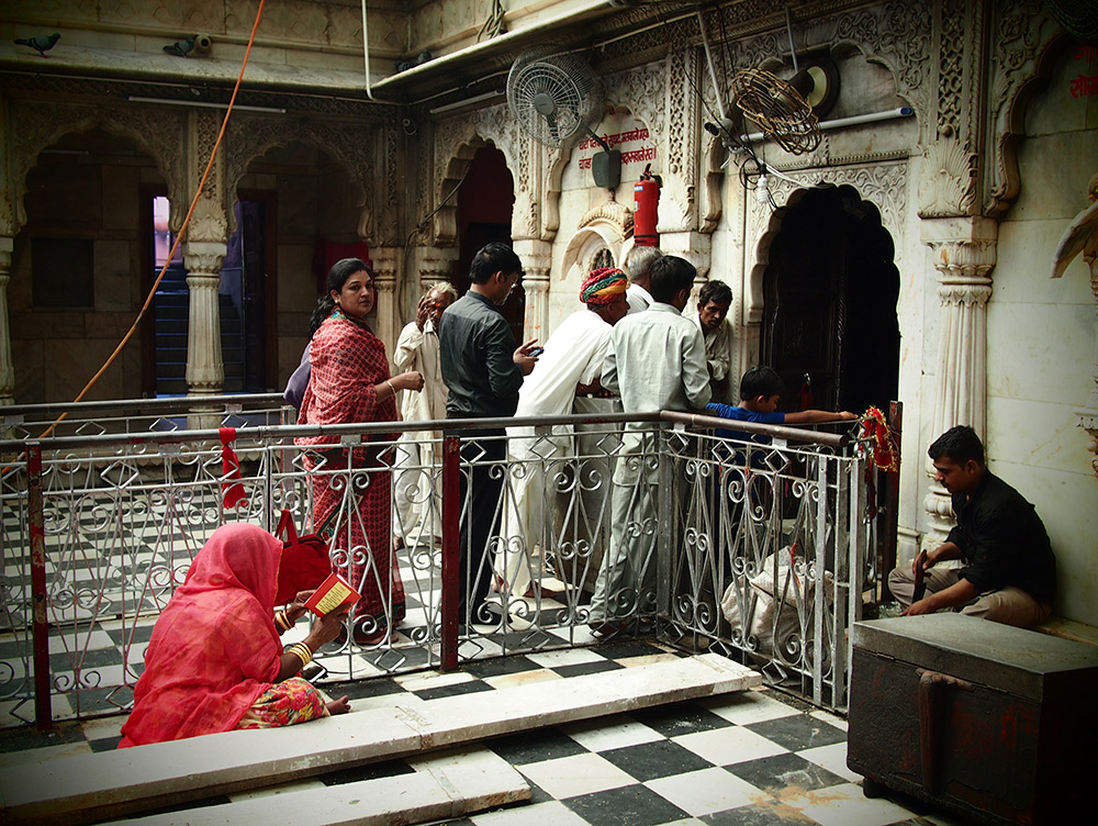 Pilgrims entering the temple.