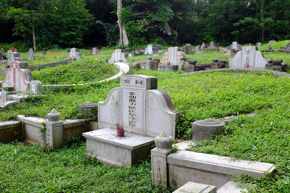 Tombstones at the Bukit Brown cemetery. Photo courtesy of Jnzl.