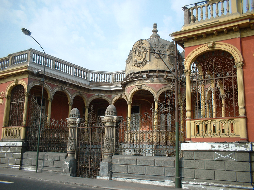 One of Barranco's colourful old villas. Photo courtesy of youflavio.