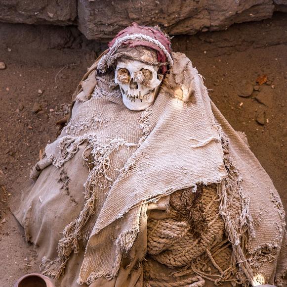 Nazca Desert Cemetery and Potter's Studio Guided Tour